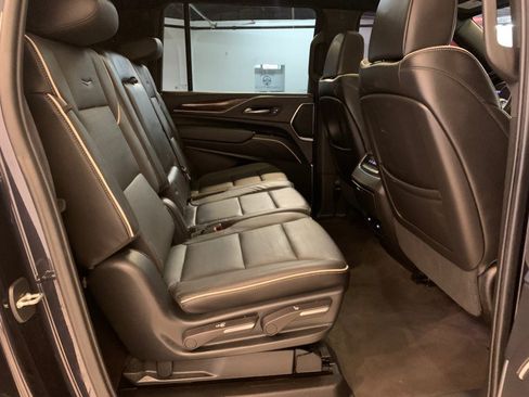 Used 2023 Cadillac Escalade ESV Premium Luxury AWD/4WD image 52