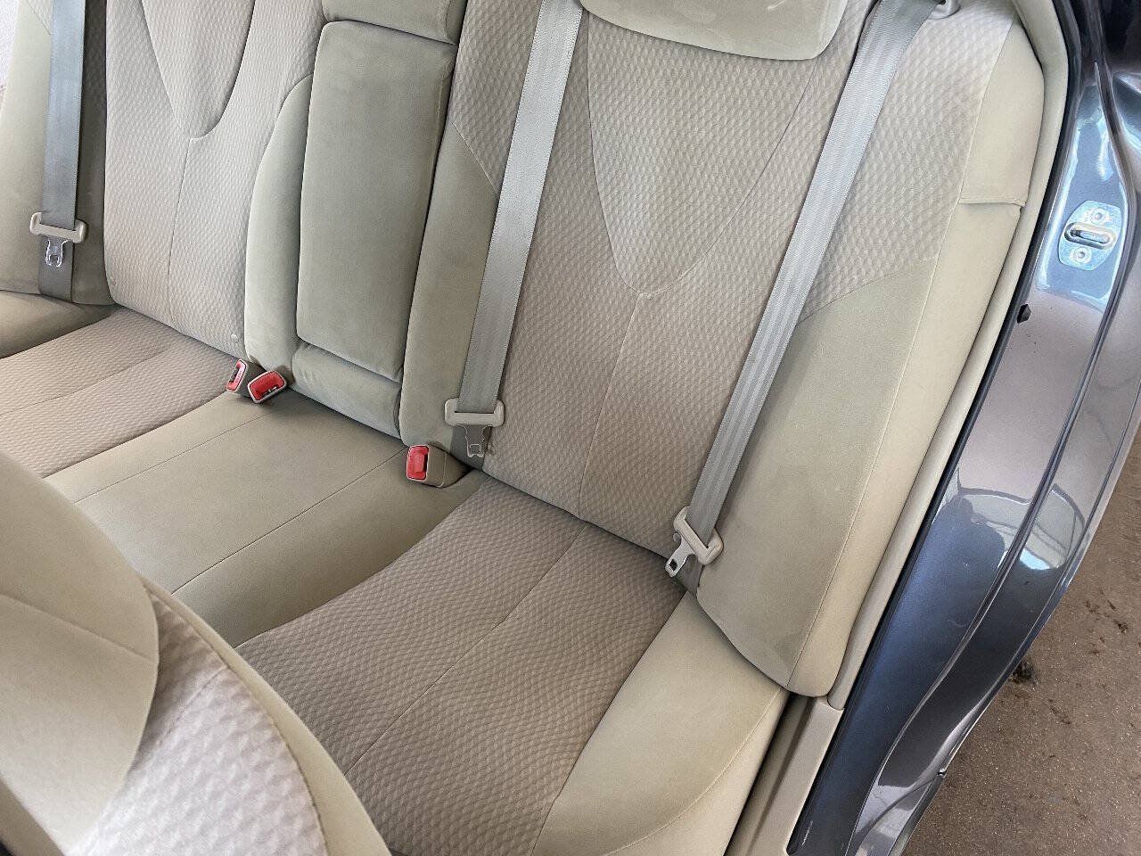 Used 2011 Toyota Camry LE FWD image 29