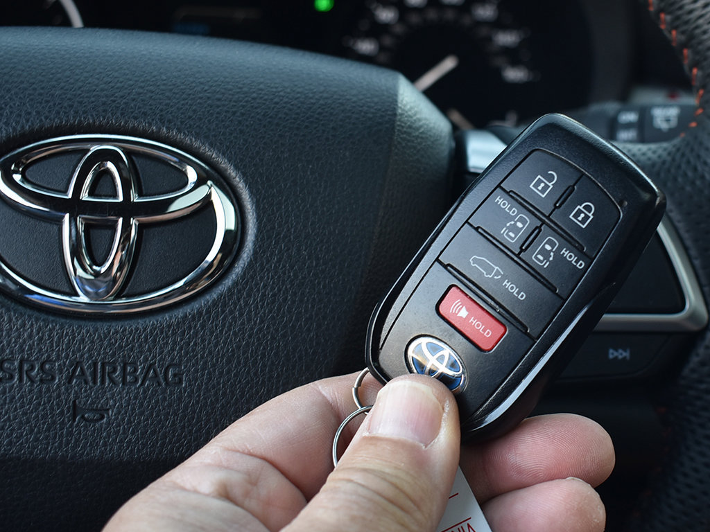 Used 2023 Toyota Sienna XSE w/ XSE Plus Package AWD/4WD image 14