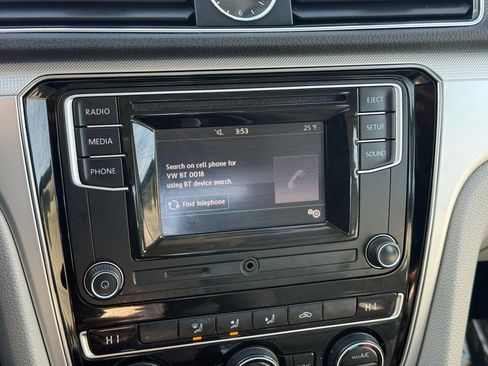 Used 2017 Volkswagen Passat 1.8T S image 32