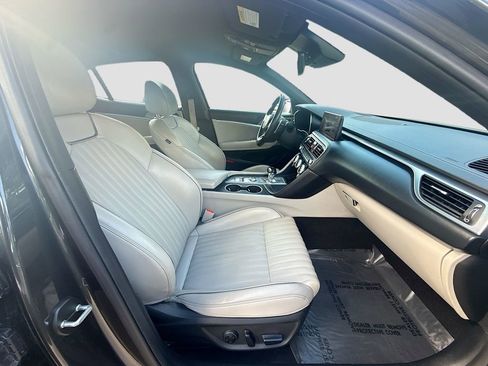 Used 2022 Genesis G70 3.3T image 28