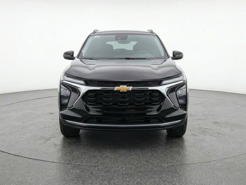 Used 2025 Chevrolet Trax LT image 2