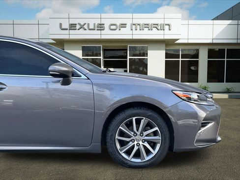 Used 2016 Lexus ES 300h image 34