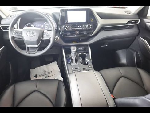 Used 2024 Toyota Highlander XLE AWD/4WD image 41