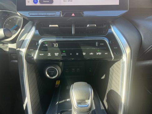 Certified 2023 Toyota Venza Nightshade image 20