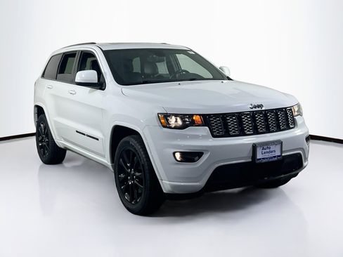 Used 2022 Jeep Grand Cherokee Laredo X image 3