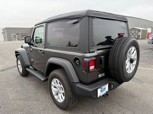 Used 2023 Jeep Wrangler Sport S image 4