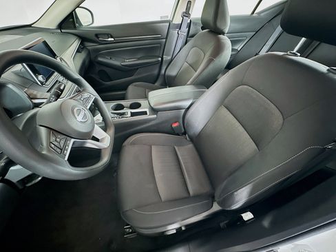 Used 2025 Nissan Altima 2.5 SV image 13