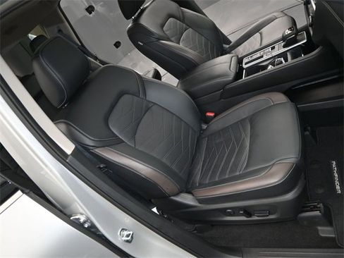 Used 2024 Nissan Pathfinder Platinum w/ Cargo Package image 18