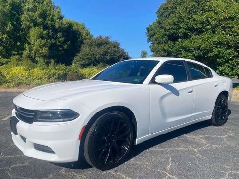 Used 2015 Dodge Charger SE w/ Popular Equipment Group RWD image 2