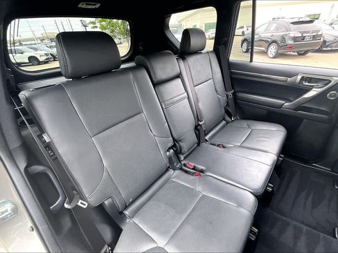 Used 2023 Lexus GX 460 Luxury w/ Accessory Package AWD/4WD image 17