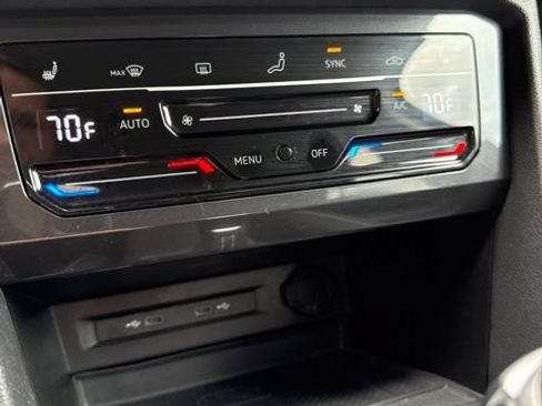 Used 2023 Volkswagen Tiguan SE AWD/4WD image 11