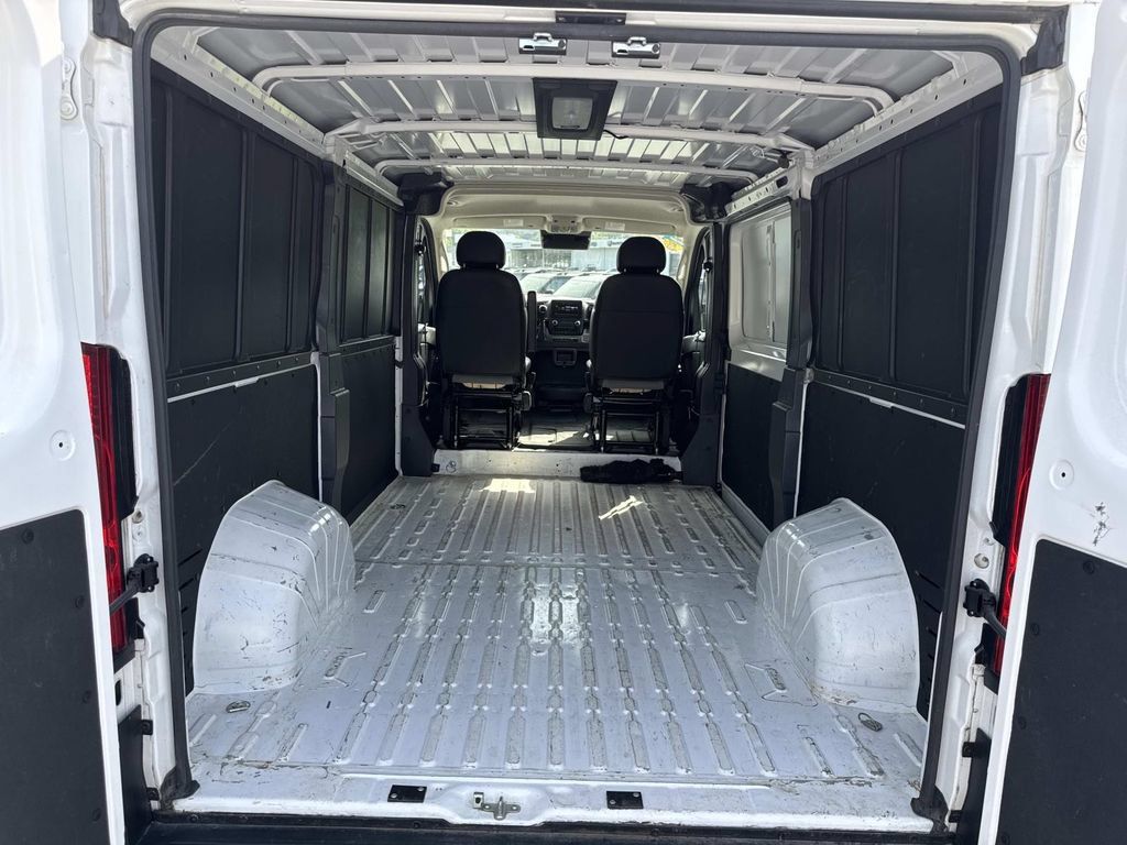 Used 2025 RAM ProMaster 2500 w/ Convenience Group FWD image 12