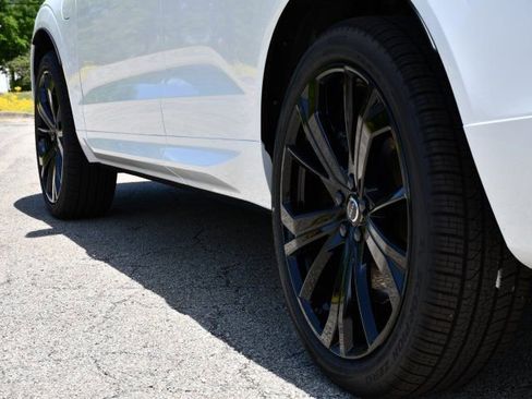 New 2026 Volvo XC60 T8 Ultra w/ Protection Package Premier AWD/4WD image 9