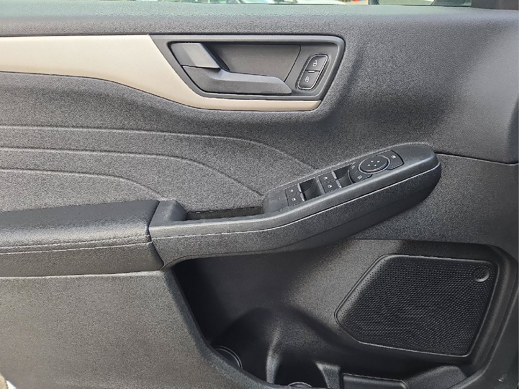 Used 2022 Ford Escape SE FWD image 14