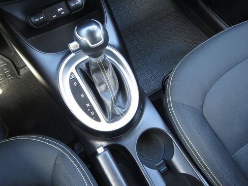 Used 2016 Kia Soul + FWD image 23