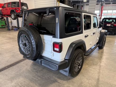 Used 2024 Jeep Wrangler Unlimited Sport AWD/4WD image 24