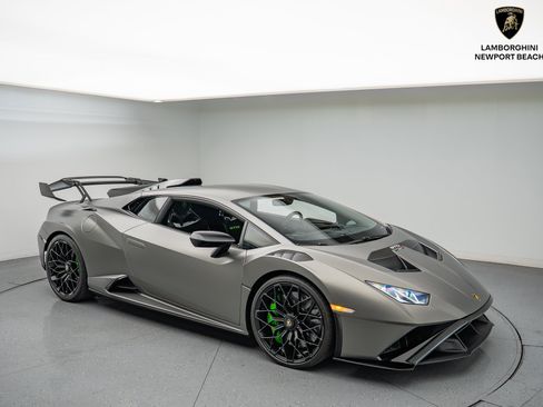 Used 2023 Lamborghini Huracan STO image 1