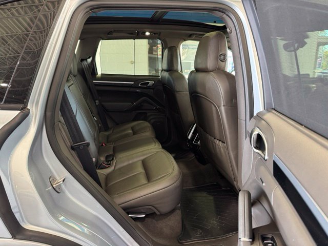 Used 2018 Porsche Cayenne Platinum Edition w/ Premium Package Plus AWD/4WD image 15