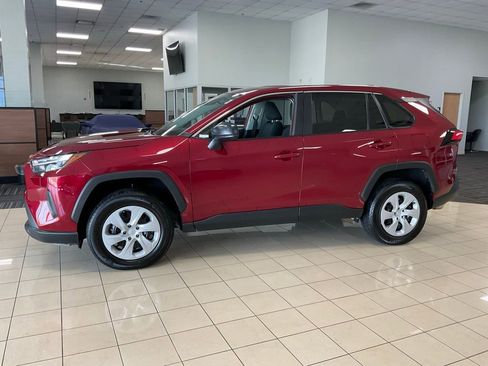 Used 2025 Toyota RAV4 LE AWD/4WD image 4