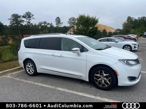 Used 2020 Chrysler Pacifica Limited FWD image 1