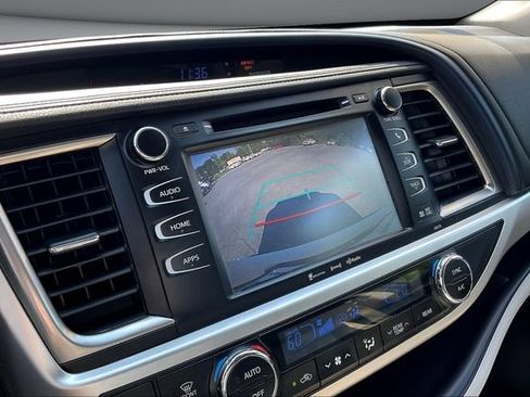 Used 2018 Toyota Highlander XLE FWD image 16