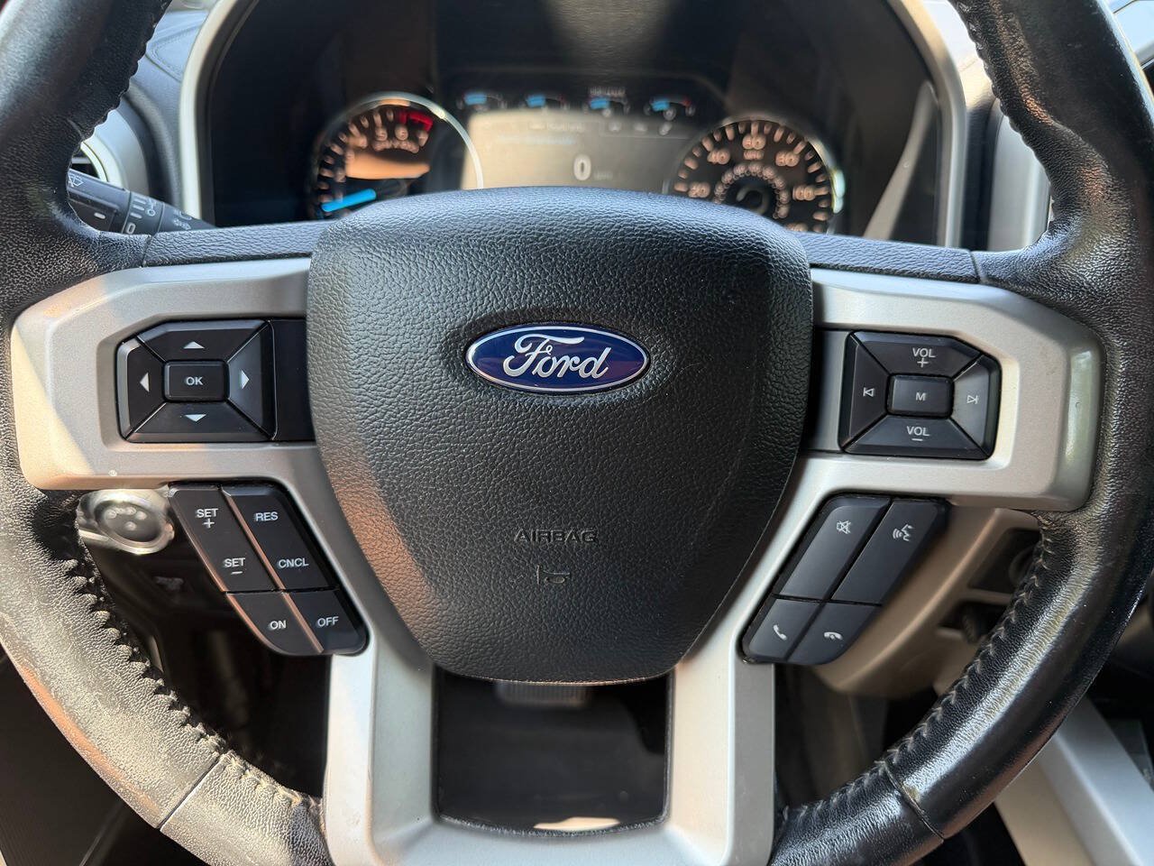 Used 2018 Ford F150 Lariat w/ Equipment Group 502A Luxury AWD/4WD image 28