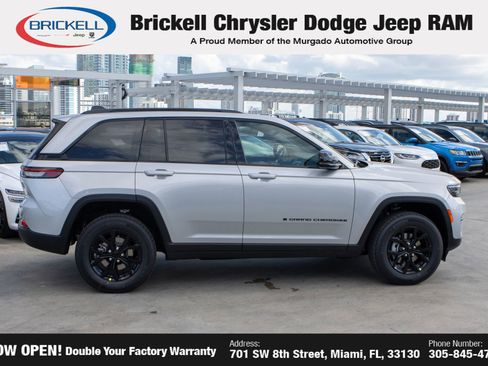 New 2025 Jeep Grand Cherokee Altitude image 4