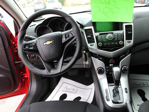 Used 2016 Chevrolet Cruze LT image 13