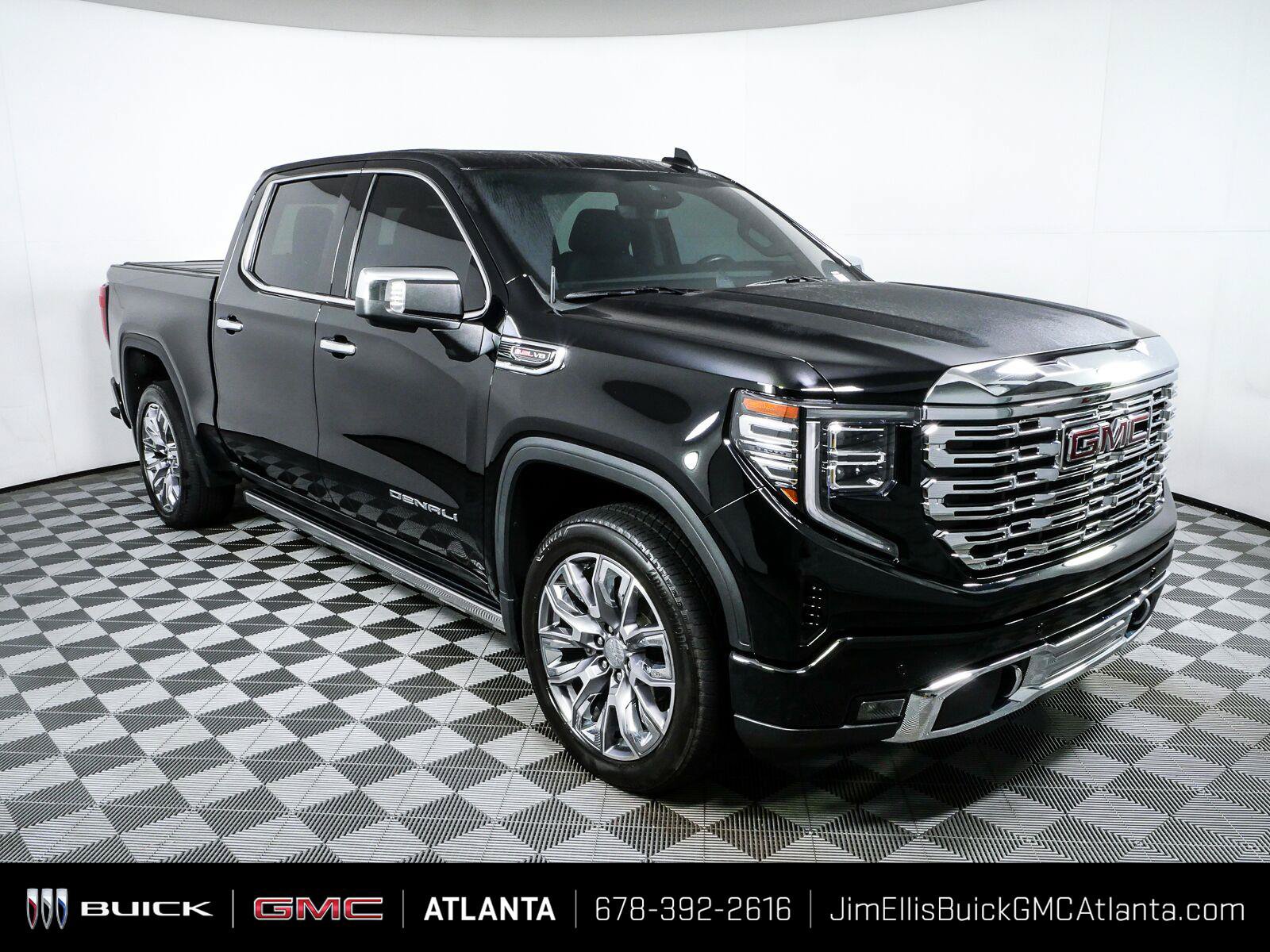 Used 2024 GMC Sierra 1500 Denali AWD/4WD image 4