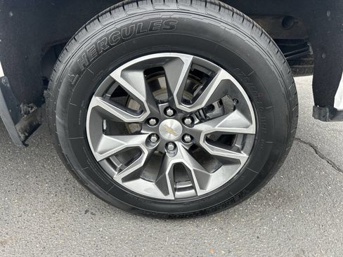 Used 2022 Chevrolet Silverado 1500 LT w/ Convenience Package II image 8