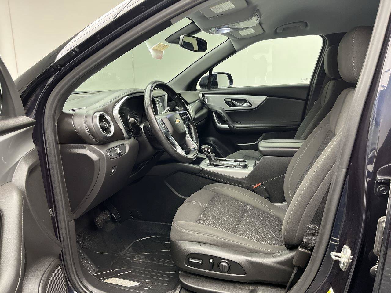 Used 2020 Chevrolet Blazer LT AWD/4WD image 3