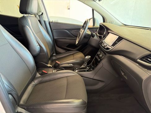 Used 2021 Buick Encore Preferred FWD image 22