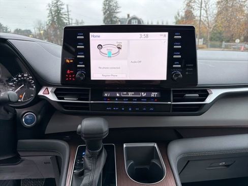 Used 2021 Toyota Sienna LE image 16