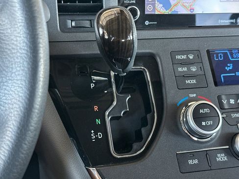 Certified 2018 Toyota Sienna XLE w/ XLE Navigation Package FWD image 25