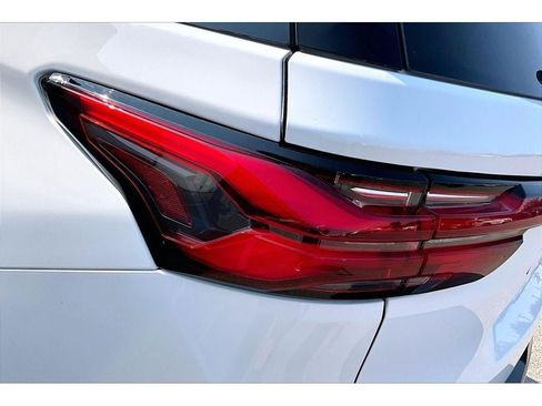 Used 2022 Chevrolet Traverse Premier w/ Redline Edition AWD/4WD image 34