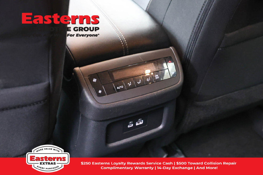 Used 2024 Nissan Pathfinder SV AWD/4WD image 24