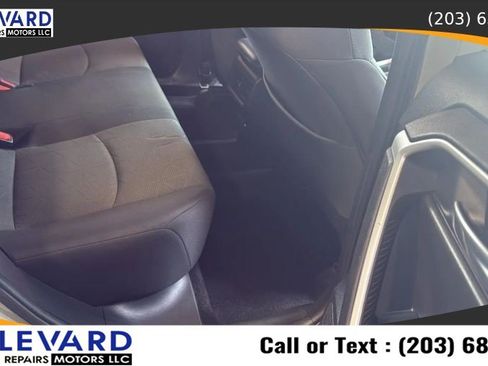 Used 2021 Toyota RAV4 XLE AWD/4WD image 34