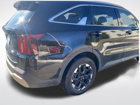 Used 2025 Kia Sorento S image 39