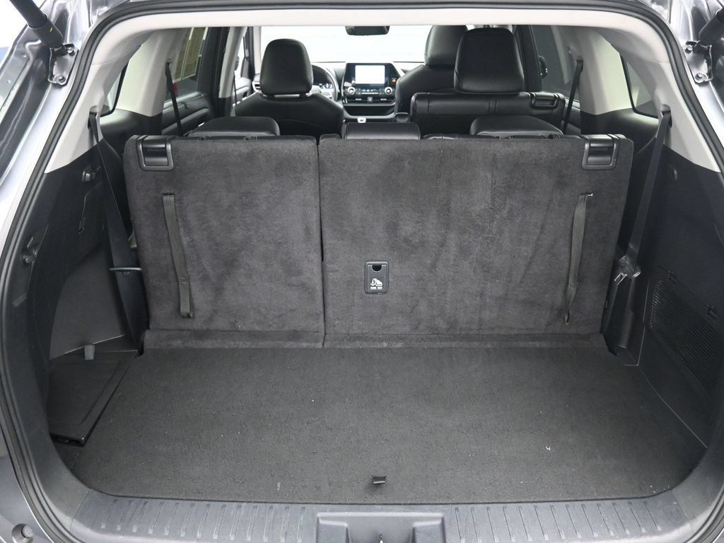 Used 2024 Toyota Highlander XLE FWD image 24