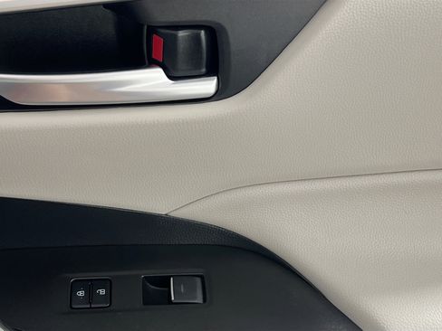 Used 2025 Toyota RAV4 XLE w/ Convenience Package FWD image 32