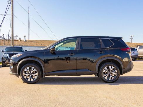 Used 2023 Nissan Rogue SV image 4