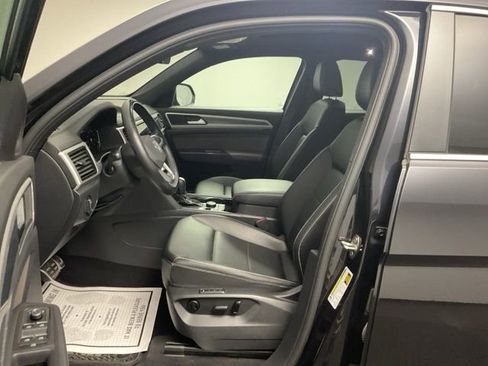 Used 2022 Volkswagen Atlas Cross Sport SEL R-Line image 12