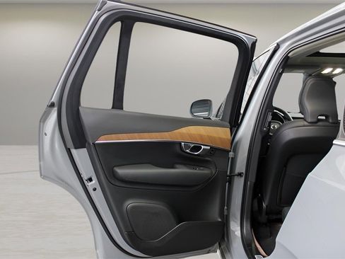 Certified 2025 Volvo XC90 B5 Plus image 28