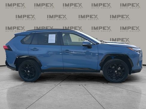 Used 2024 Toyota RAV4 SE image 6