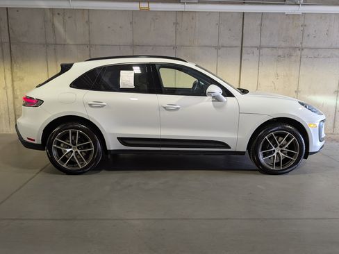 Certified 2025 Porsche Macan image 9