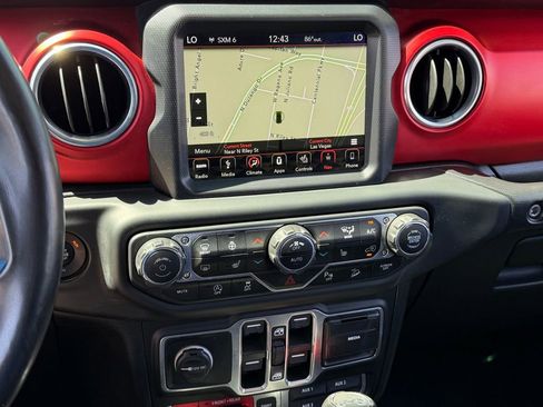 Used 2018 Jeep Wrangler Unlimited Rubicon image 16