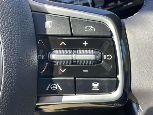 New 2026 Kia Carnival EX FWD image 32
