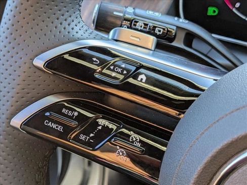 New 2025 Mercedes-Benz GLC 300 4MATIC image 13