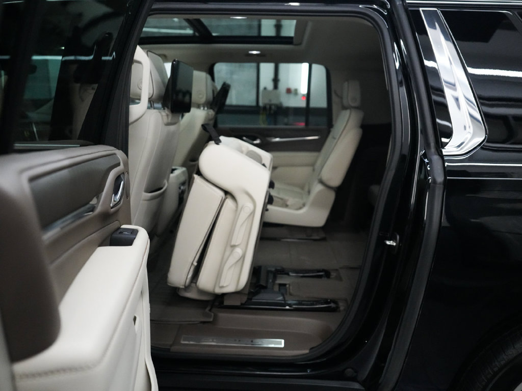 Used 2023 GMC Yukon XL Denali w/ Advanced Technology Package AWD/4WD image 31